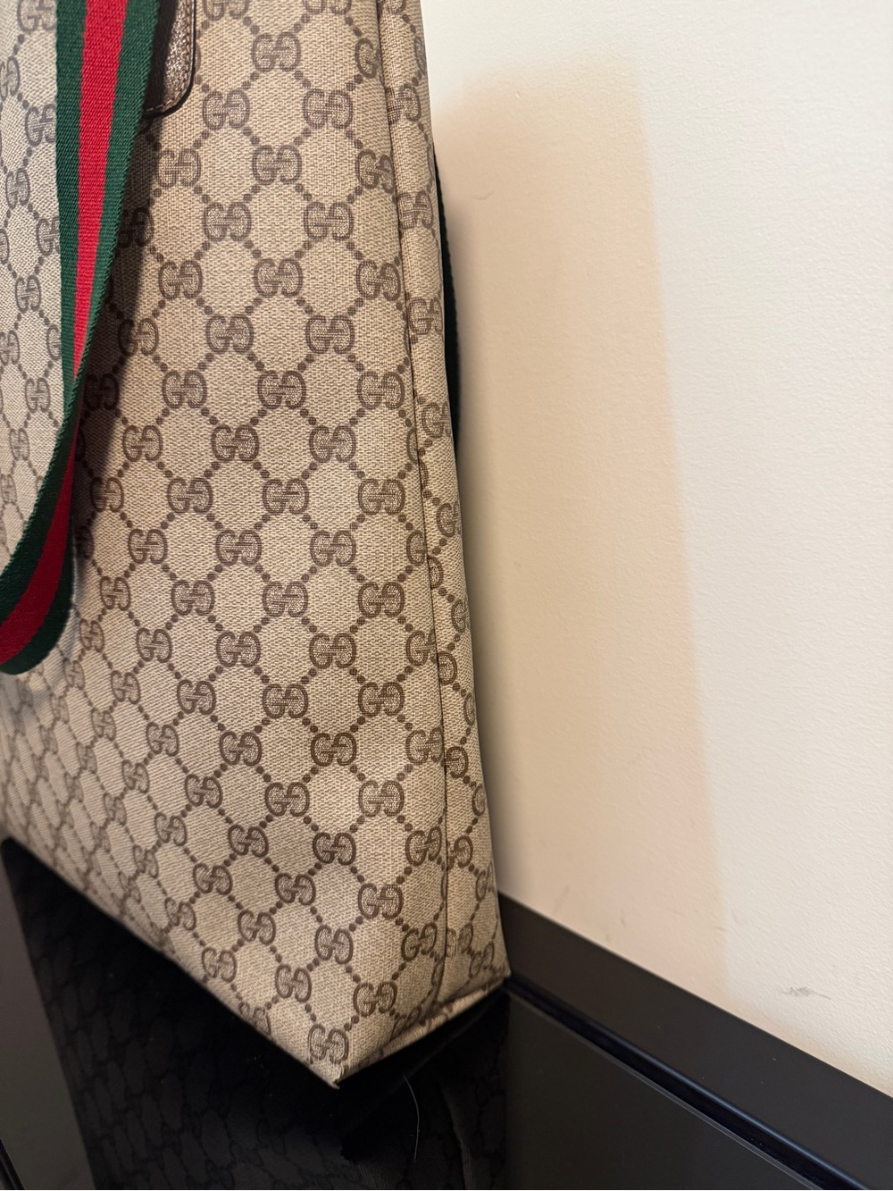 Gucci GG Supreme Tote Bag with Green and Red Cherry Line Authentic - Picture 6 of 12